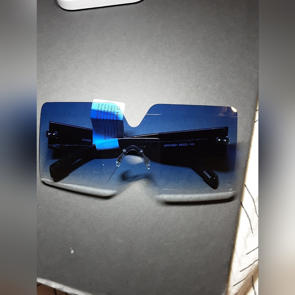 Fashion Nova Blue and Black Sunglasses
